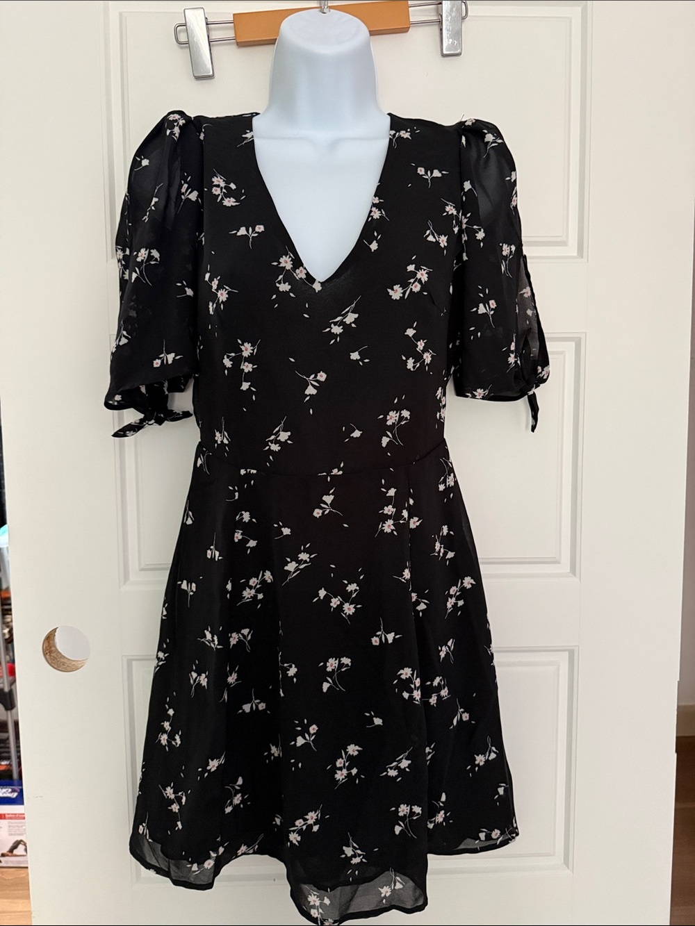 Dynamite Black Floral V-Neck Short Puff Sleeve Dress